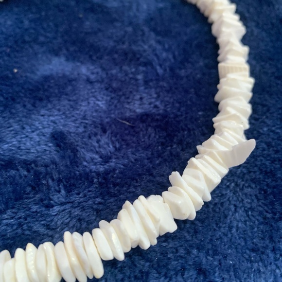 Vintage DISNEY WORLD PUKA Shell Necklace - Picture 3 of 4